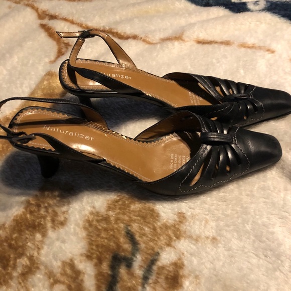 naturalizer kitten heels